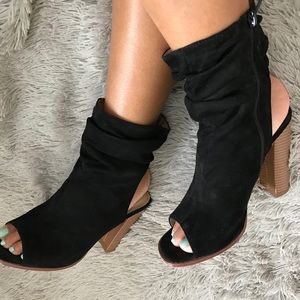 Liliana-Akira Chicago- cutout heels